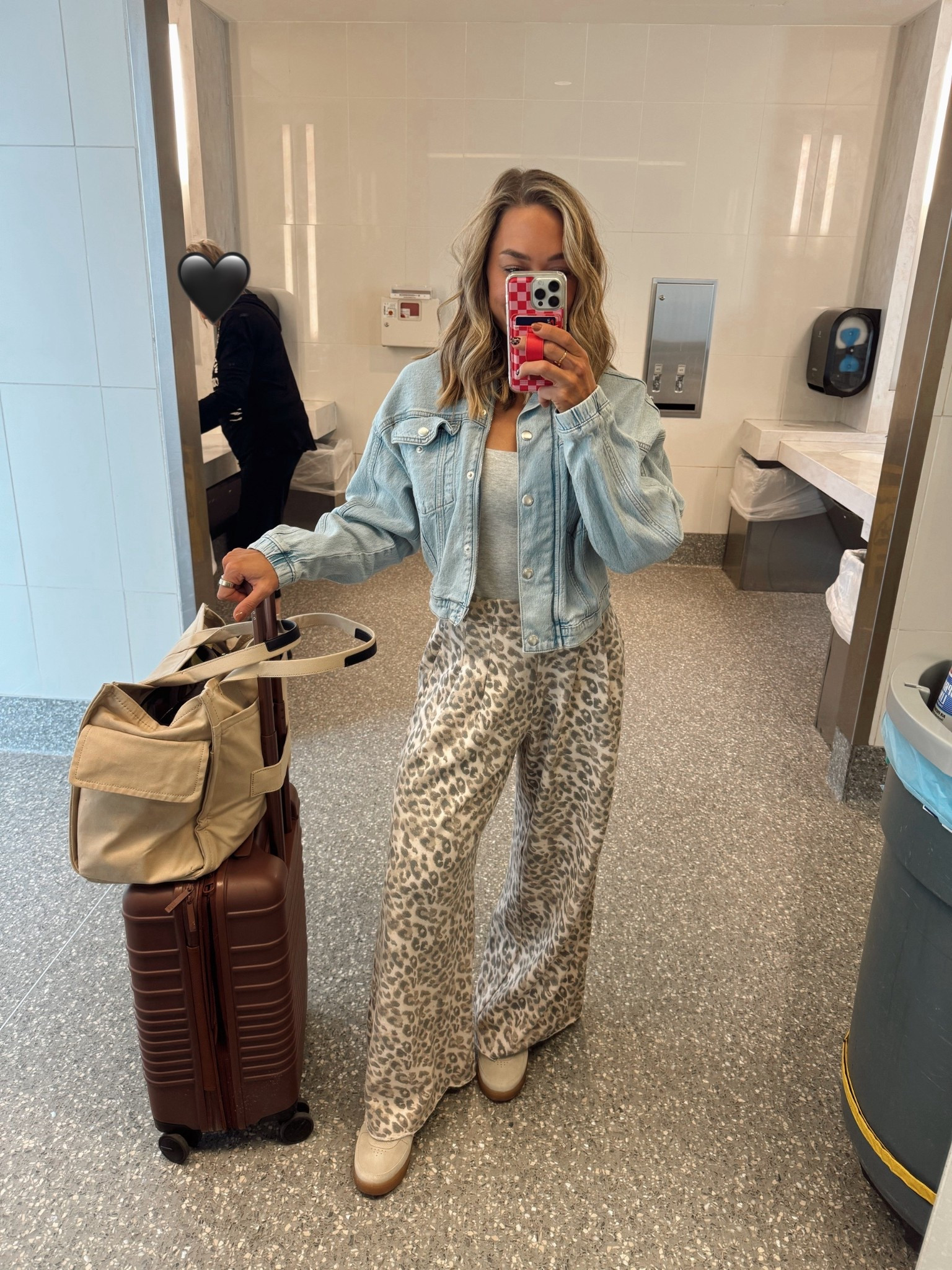 Travel day fit 🤎✈️ so comfy & easy! Jacket is super old, S in the bra tank & S trouser sweats! 🐆

Ootd / on the go / comfy / Abercrombie / aerie / buckle / Holley Gabrielle 

#LTKTravel #LTKFindsUnder100 #LTKStyleTip