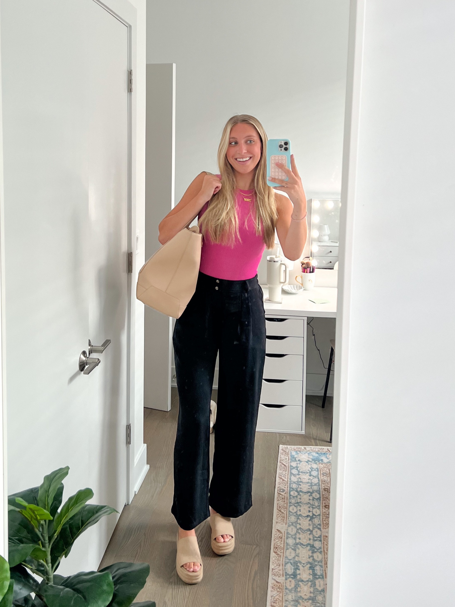 back in the office fit 💞