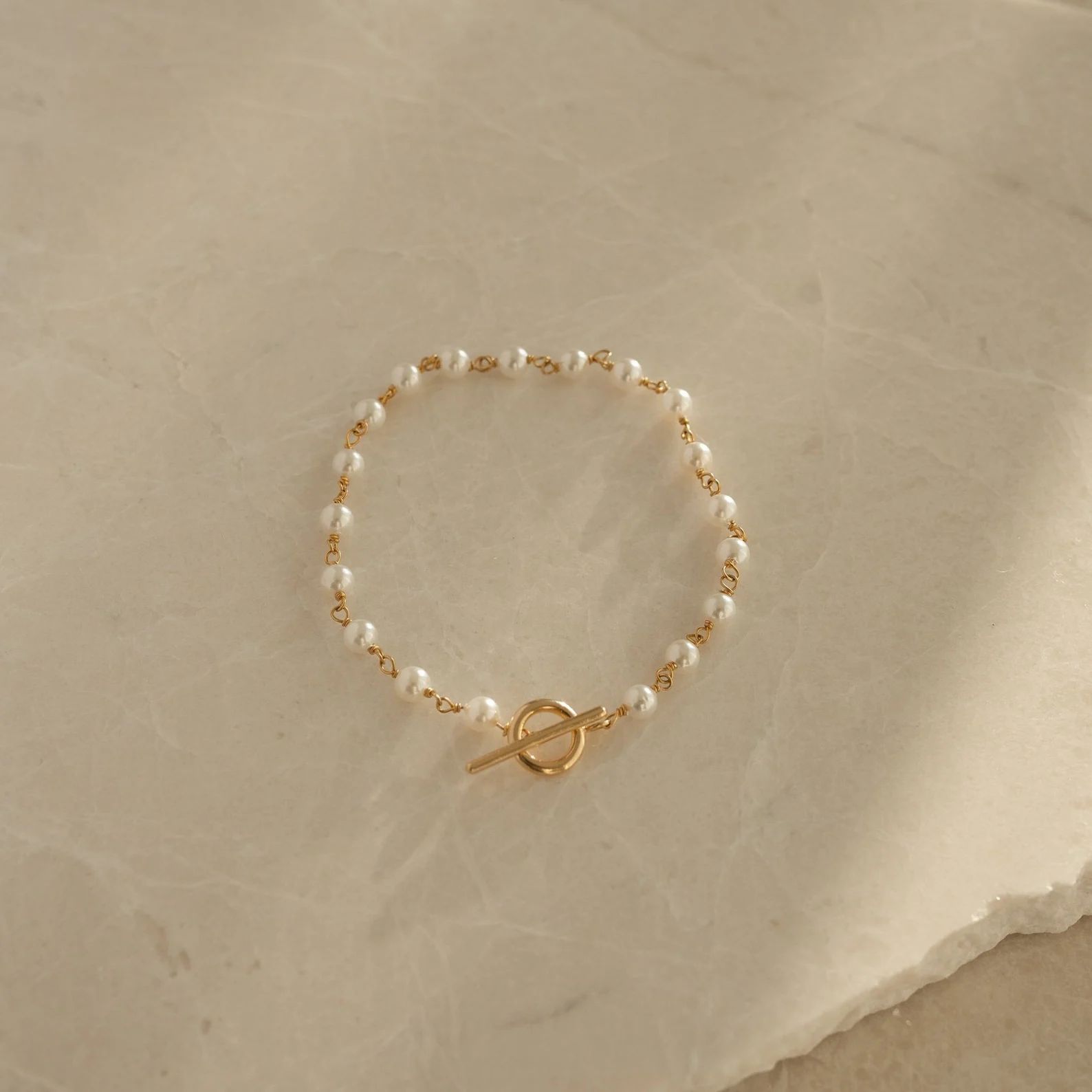 Carlotta Pearl 18k Gold Toggle Bracelet 18k gold toggle | Etsy | Etsy (US)