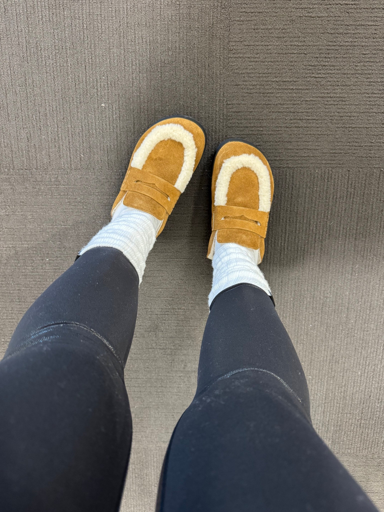 Comfy clogs tts
Winter fashion 

#LTKFindsUnder100 #LTKSaleAlert #LTKGiftGuide