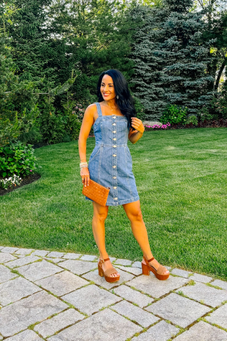 Denim dress with platform sandals and clutch 

#LTKFindsUnder100 #LTKStyleTip #LTKShoeCrush