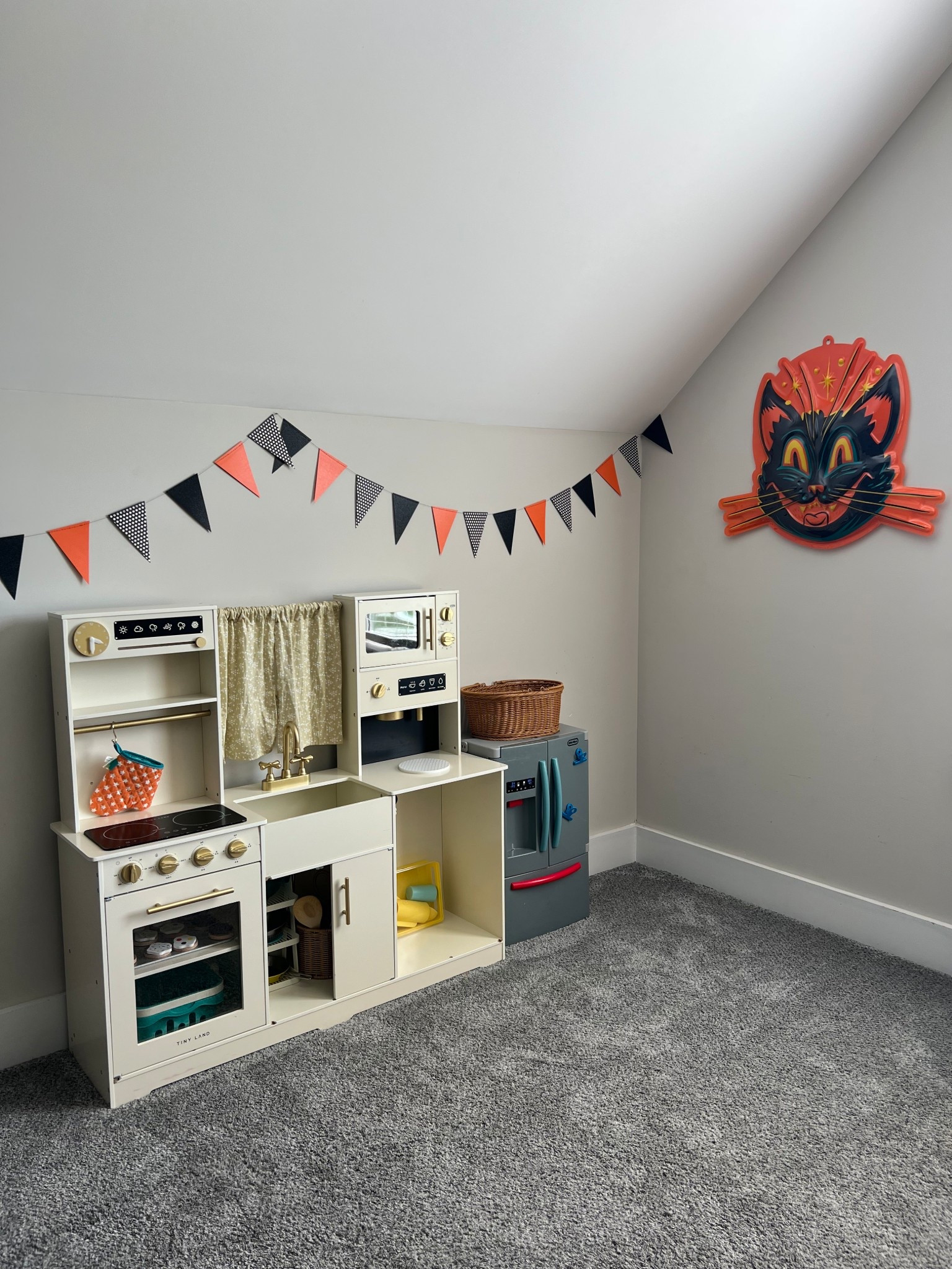 Don’t be fooled - my kids are HELL on a pretend kitchen and this one has been nothing short of great! Had to add some Halloween to this well loved section of the plaHalloween 

#LTKHalloween #LTKKids #LTKHome