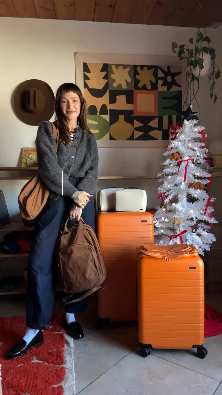 pack light, gift big 💫 @away has everyone covered this holiday season 🤝 OH! and everything on site and in store is 25% off until 12/2!!! go go go! #AwayPartner #Away