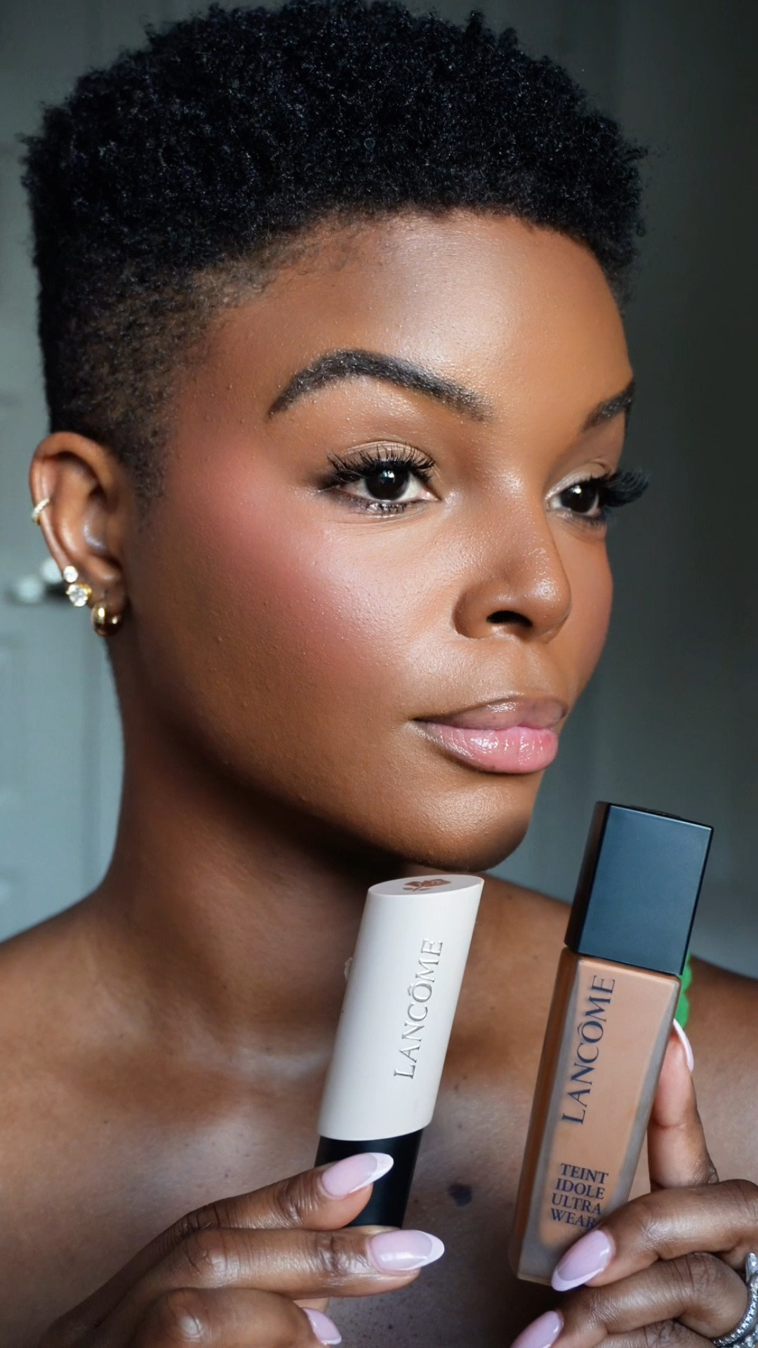 Two foundations, two different finishes 🤎 @lancomeofficial #lancomemakeup Which one will you choose? 

Products used:
Lancôme Teint Idole Shape Stick Multi-Use Foundation in Shade 500

Lancôme Teint Idole Ultra Wear Natural Matte Foundation in Shade 515W

#giftedbylancome