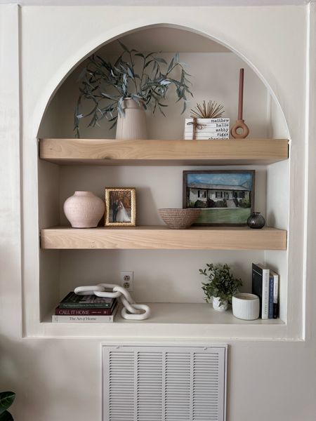 Bookshelf styling // bookshelf decor // target home // Amazon home 

#LTKhome #LTKstyletip #LTKfindsunder50