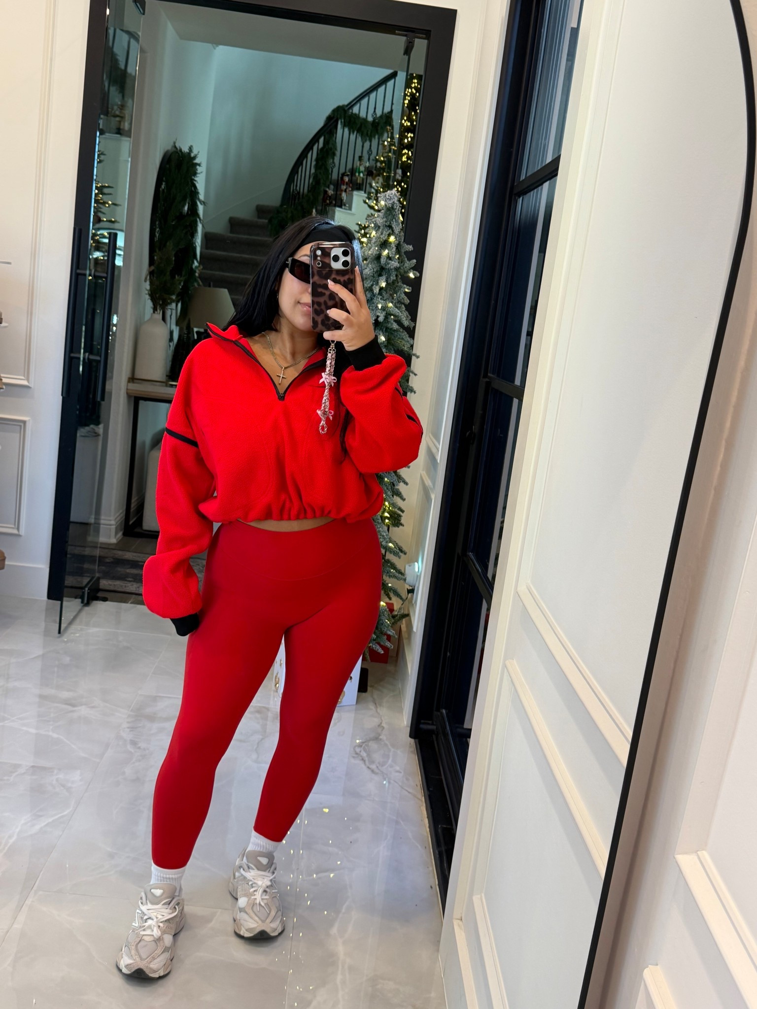 Hot mom walk ootd. Top is giving free people but for Amazon prices!! Leggings are so soft!!

Amazon finds 
Amazon fashion 
Ootd 
Walk ootd 
Leggings 
Sherpa 
Free people 

#LTKFindsUnder50 #LTKselfcare #LTKmomlife