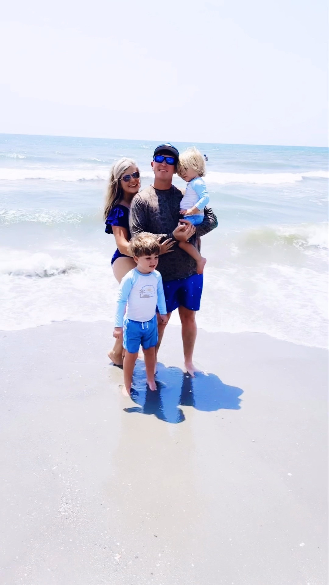 We’ve been having all the fun in the sun 🌞 with these beach-lovin’  🌊🏝️ babies 👶🏼 today!!! 🌾🐠🏖️🐟
