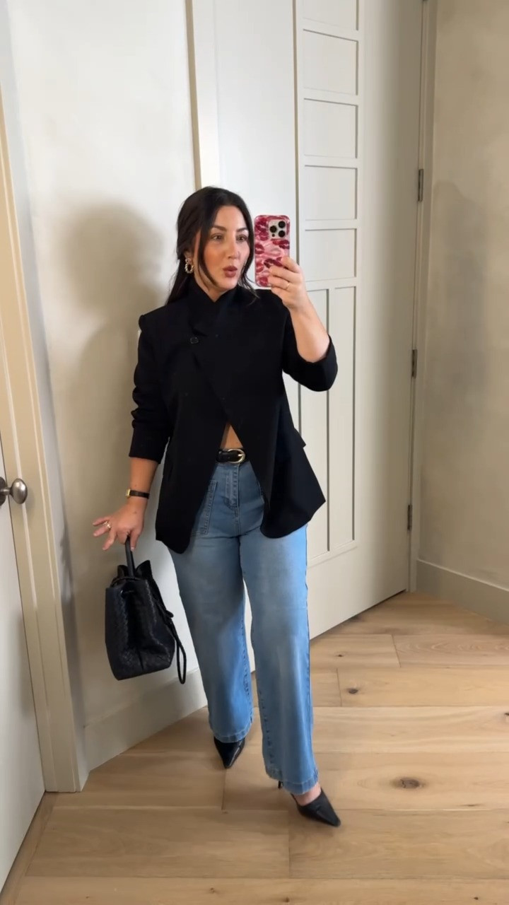 Chic blazer for work or events! 
Wear it open with a tank underneath or alone as a top! 

Blazer size small, Jeans size 6 

5'0" 140lbs
 Petite friendly

#LTKootd #LTKPetite #LTKWorkwear