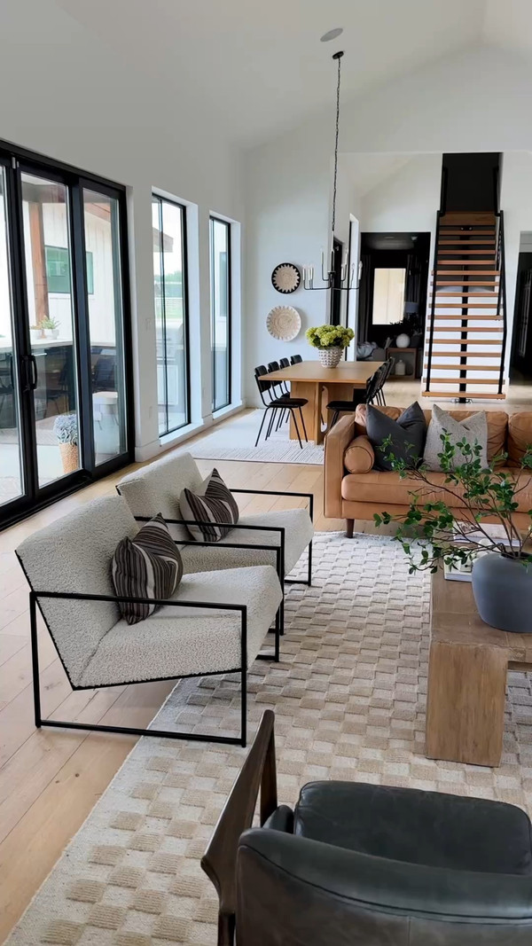 Our living room got a fresh summer update with this gorgeous checkered jute rug…