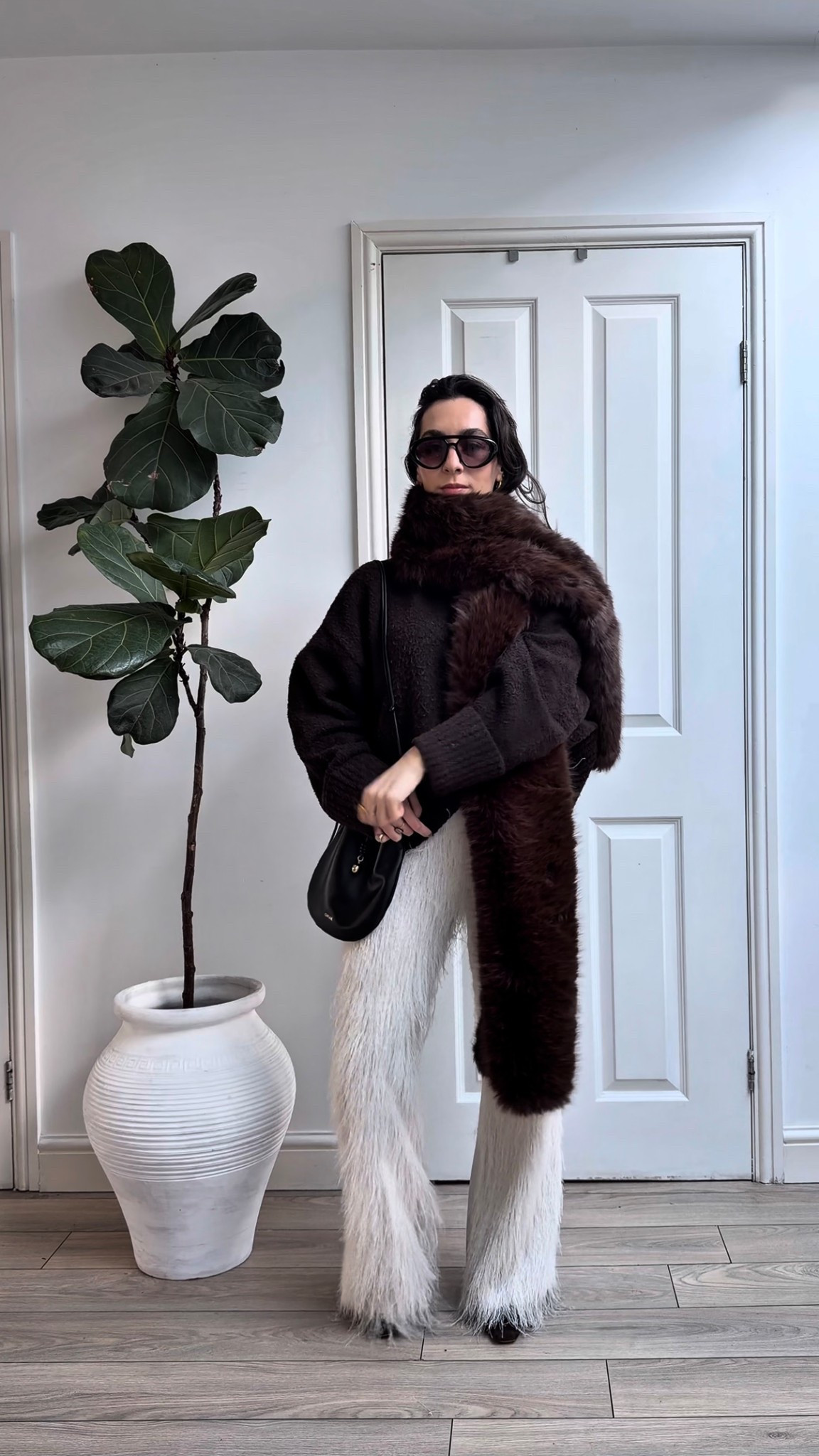 Winter outfit, faux fur scarf, fringe trousers, brown knit, suede boots, h&m, dune, karen millen, cafune bag

#LTKuk #LTKeurope #LTKwinter