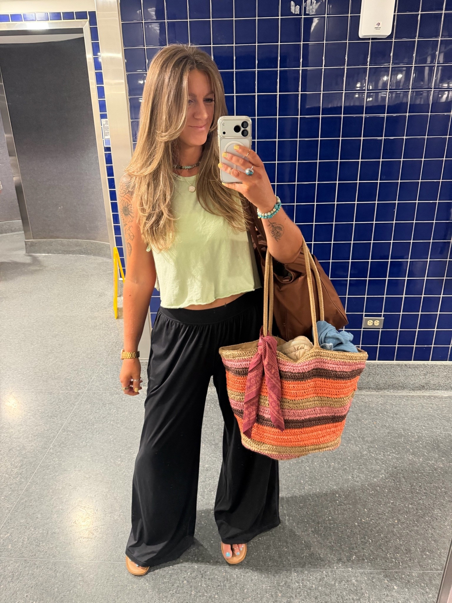 Travel outfit 
✨medium tank (large probs would’ve been better for a bit more oversized) medium tall pants, XL bralette