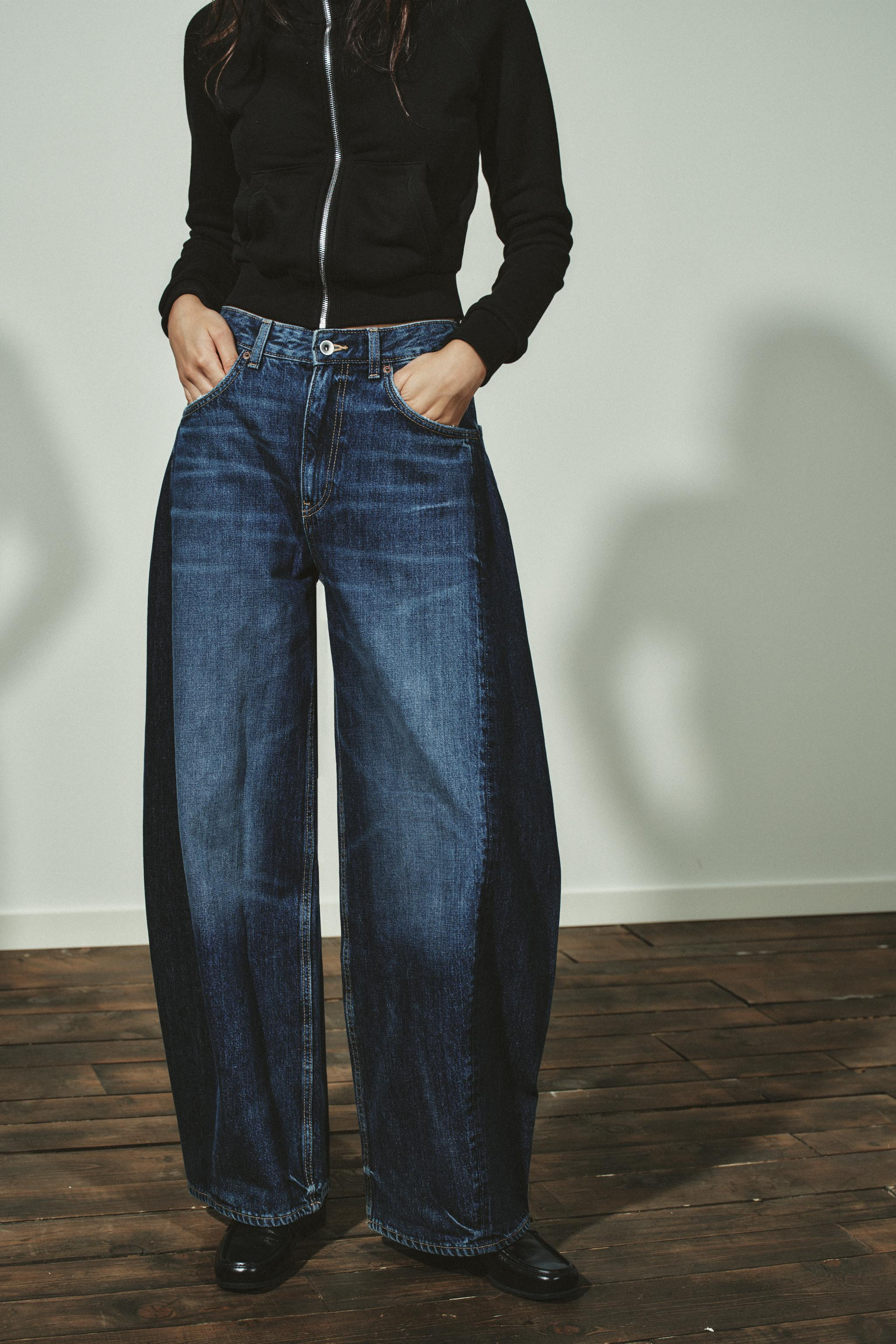 TRF HIGH-WAIST BALLOON OVERSIZE JEANS | Zara US