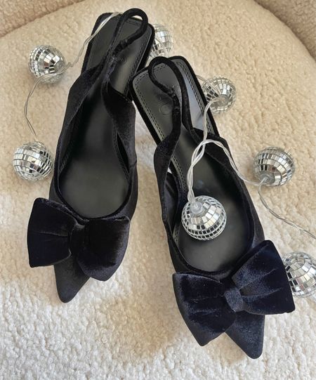 SHOES \ holiday kitten heels under $50! Velvet and bow combo!

Party

#LTKfindsunder50 #LTKshoecrush #LTKHoliday