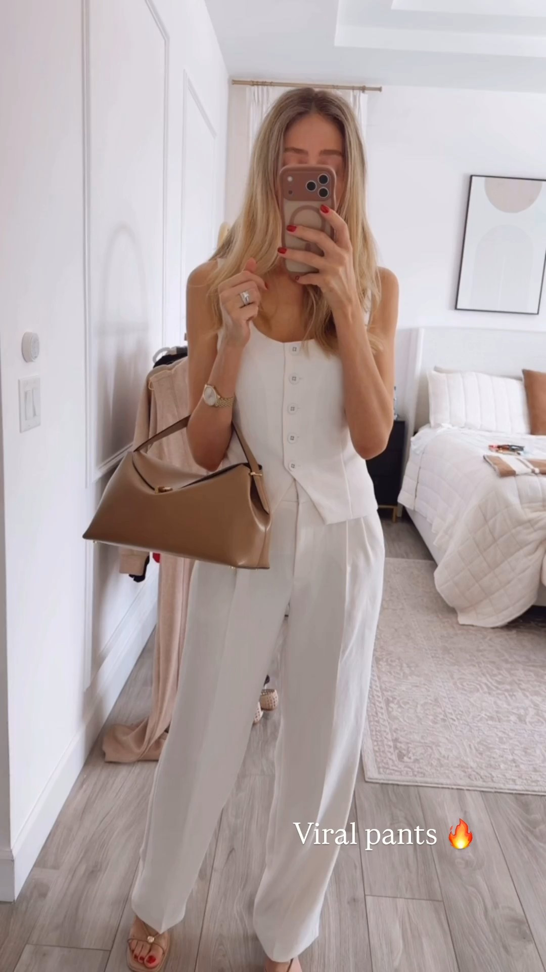 Viral aritzia pants 🔥 sooo good! Wearing the long version 
Size 4 
I am 5’9” fir your reference 




#LTKootd #LTKSeasonal #LTKU