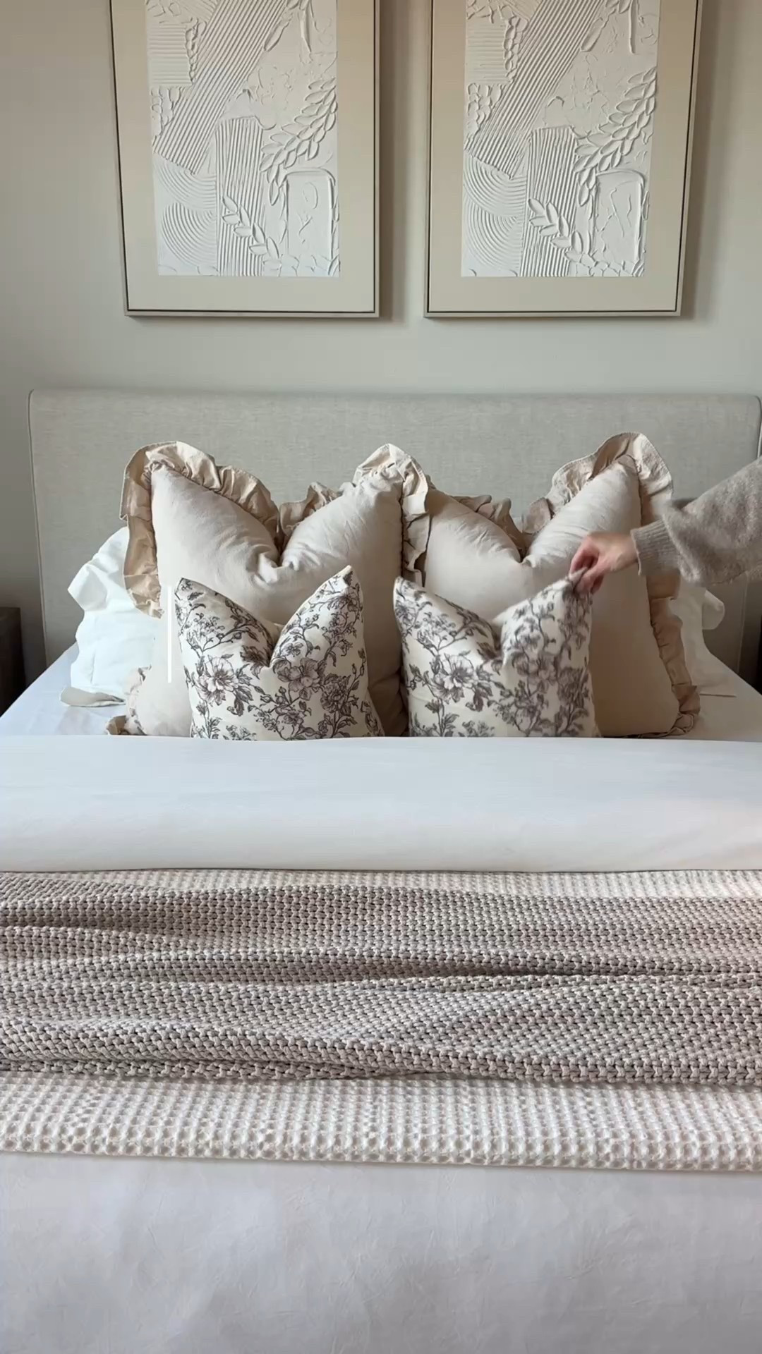 holiday pillow refresh 🫶🏼

#LTKHoliday #LTKSeasonal #LTKHome