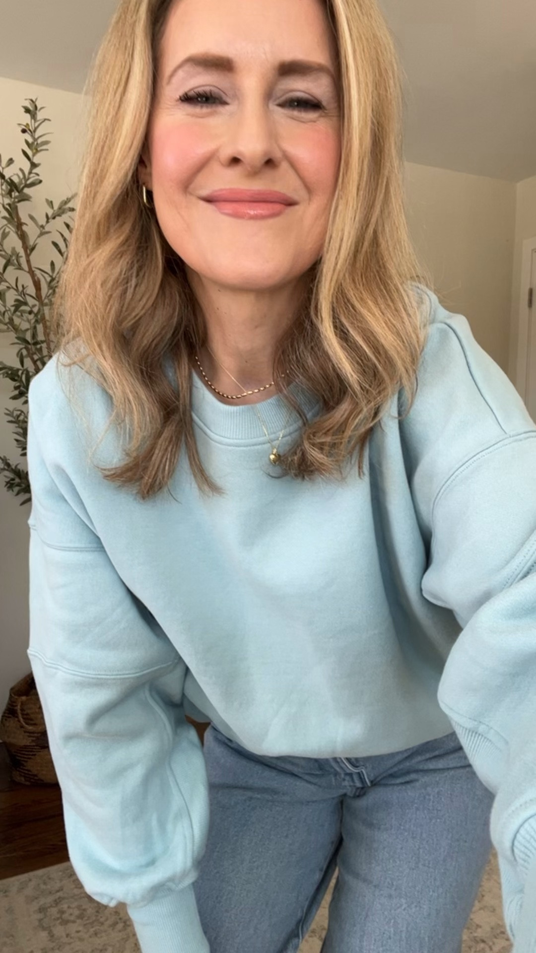 Walmart wide leg jeans come in medium or dark wash, fit true to size, I’m in a 6 and I’m 5’8”. #walmartfashion 