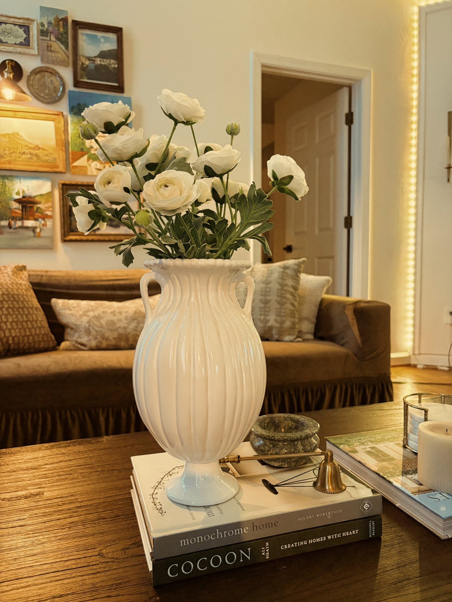 Moody cozy styling 🤍🌿🤎 #ltkhome #homedecor 