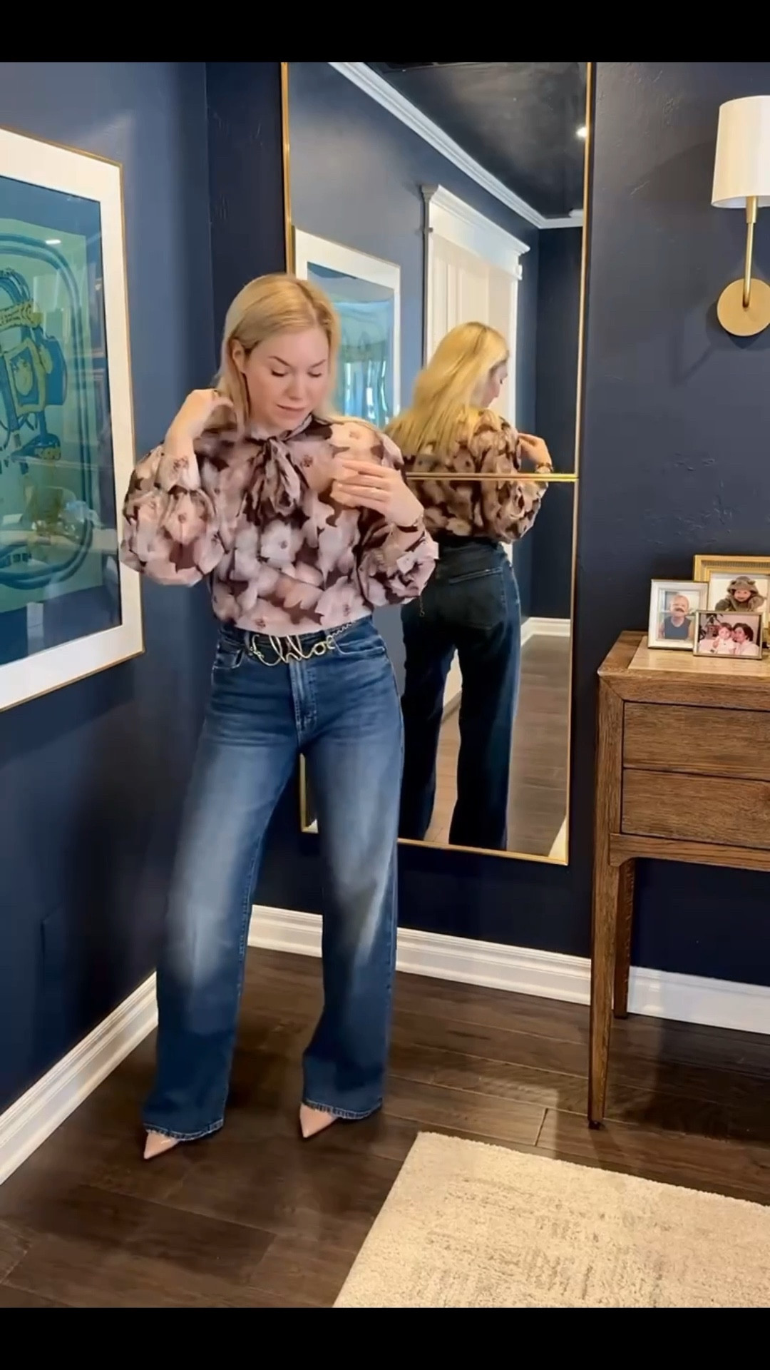 This floral top is so cute and a little cropped BUT perfect for tucking in.


Mother jeans 
Fall outfit 
Chloe belt 

#LTKItBag #LTKStyleTip 

#LTKFindsUnder100 #LTKSaleAlert #LTKootd #LTKSeasonal