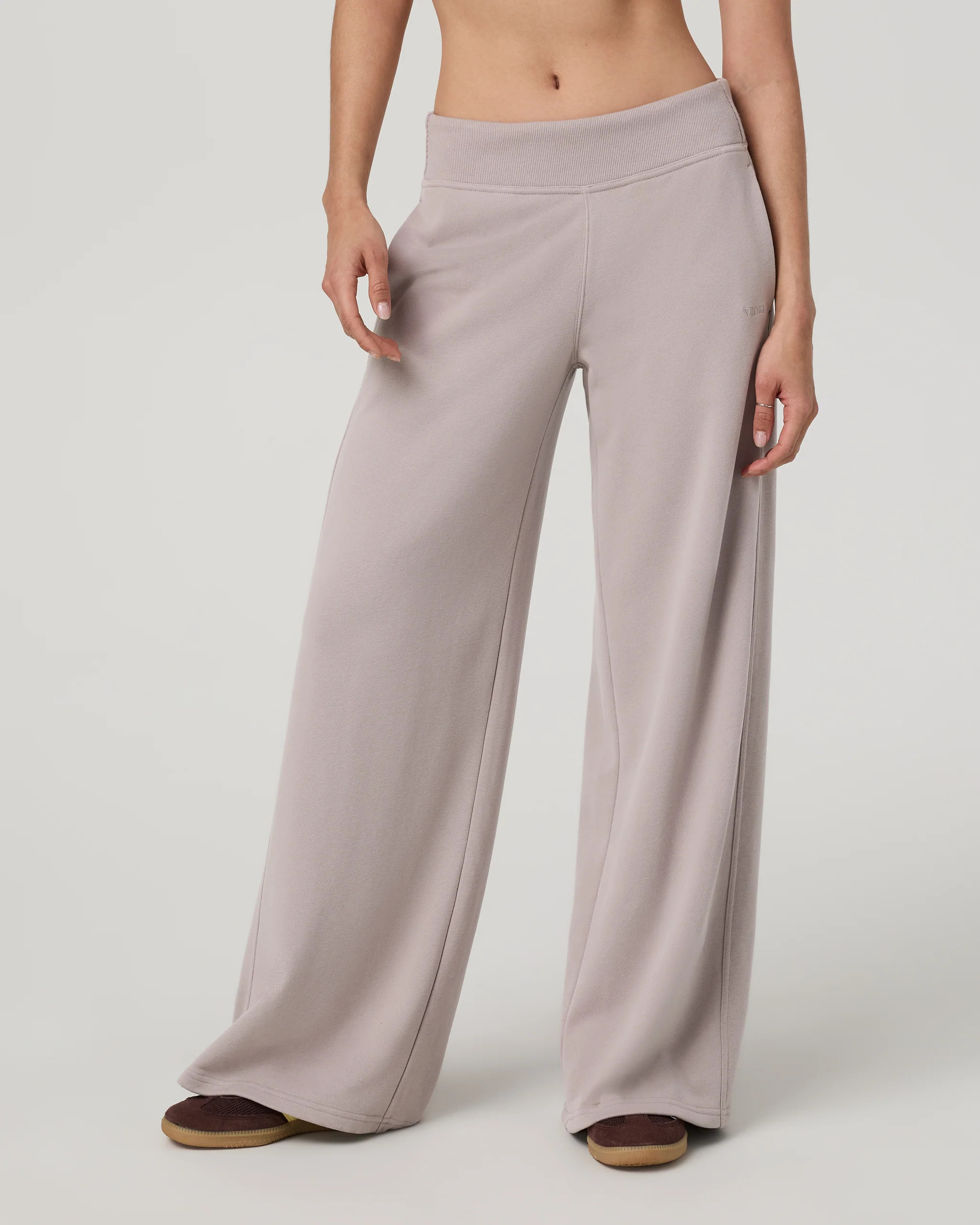 Vuori Sedona Midrise Wideleg Sweatpant | Soft Pewter | Large | Vuori Clothing (US & Canada)