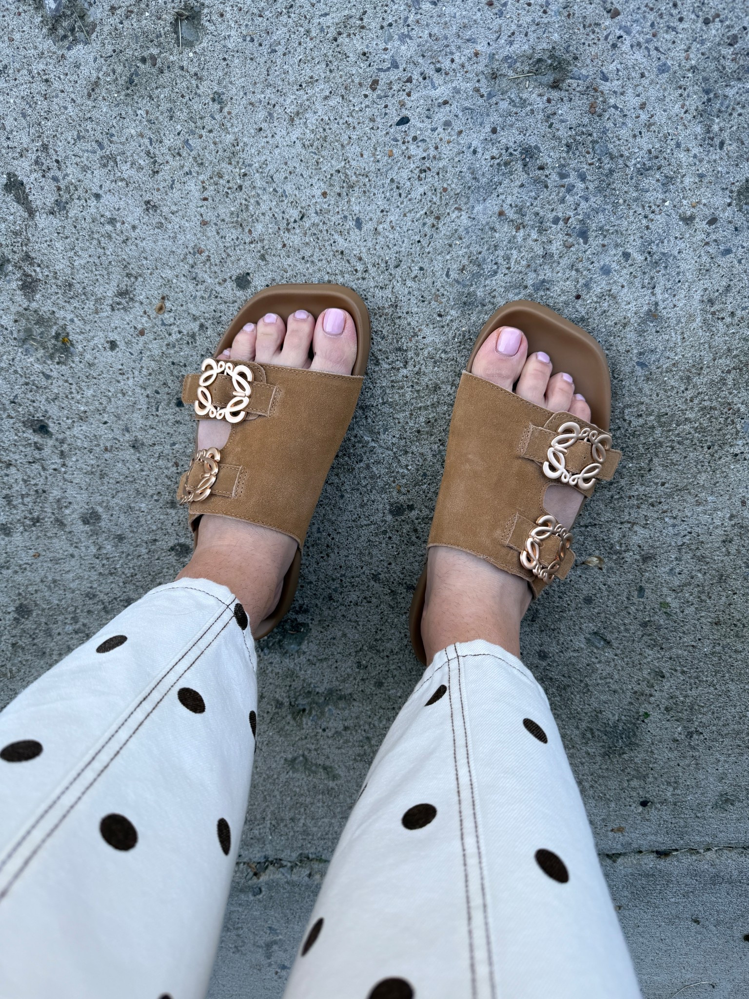 These shoes and pants from Amazon are *chefs kiss* 🤎🤌🏼

#LTKBeauty #LTKMidsize #LTKootd