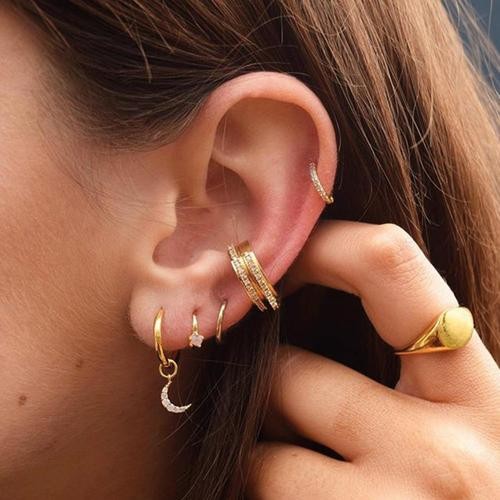 Fitzgerald Circle Ear Cuff in Gold | Astrid and Miyu