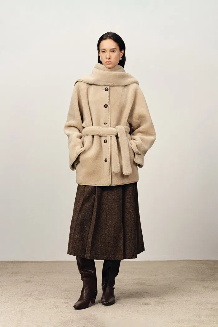 Carla Reversible Detachable Scarf Coat in Merino Wool | Fabrique