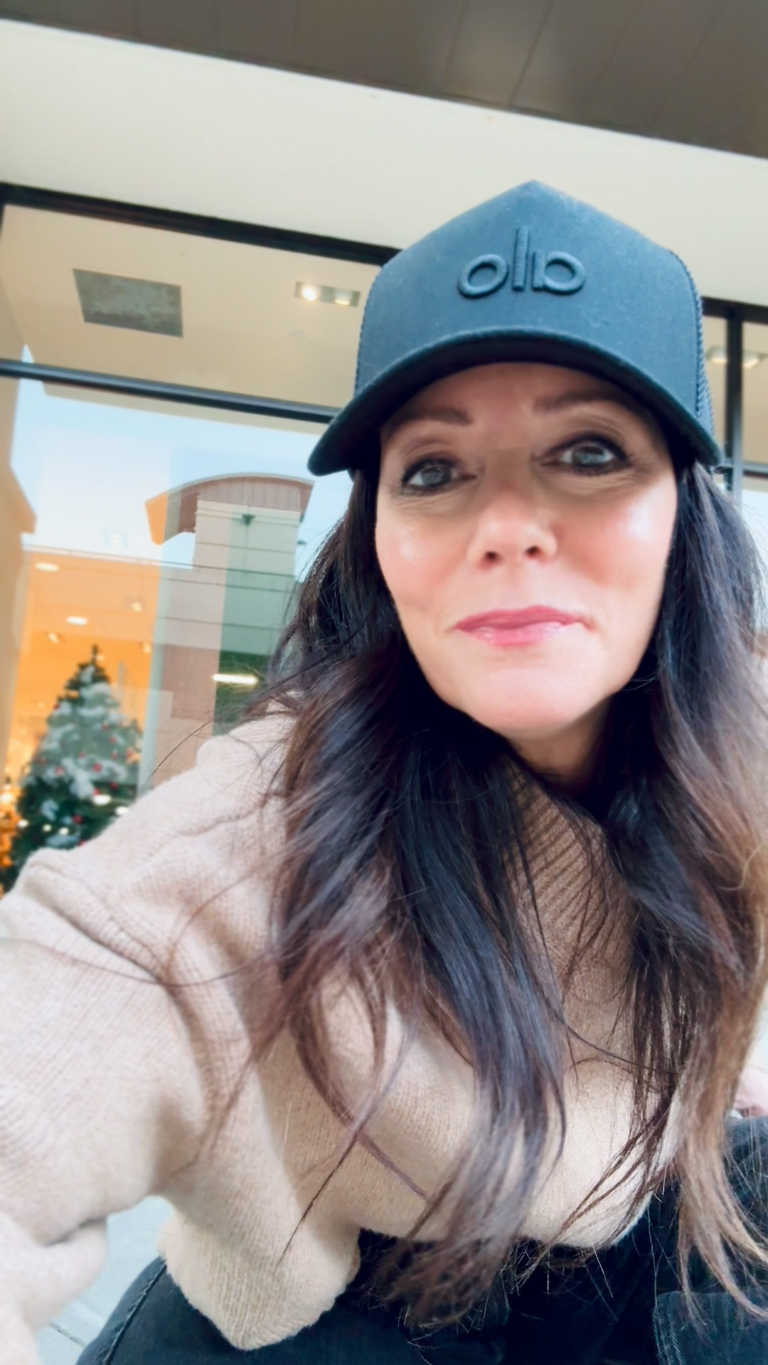 High/low outfit of the day! 
Of course another barrel leg jean - obsessed with these! Wearing size 28

#LTKSaleAlert #LTKOver40 #LTKFindsUnder100