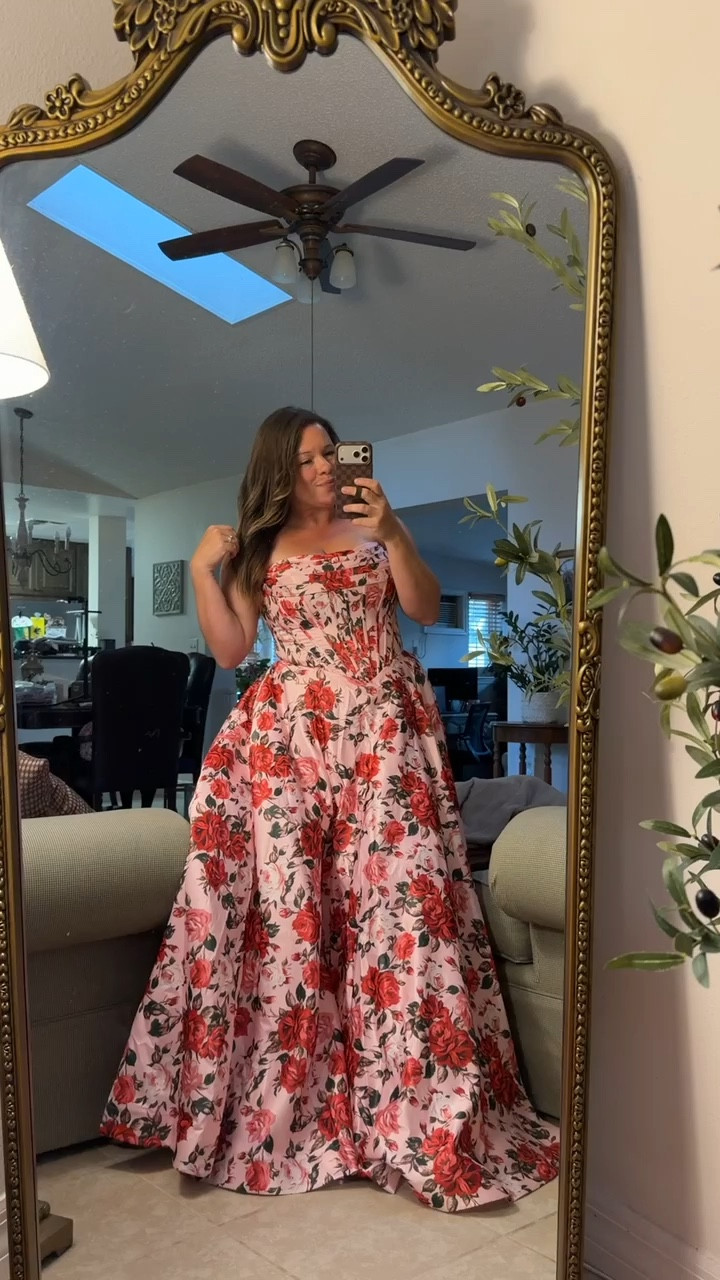 Loooove this dress from JJs house!!!!

#LTKootd #LTKMidsize #LTKWedding