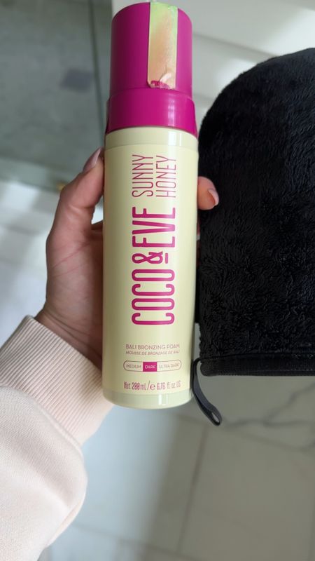 I’ve tried six self tanners in last year and this is the best!! It has a minimal smell and makes a natural looking tan. The mitt makes sure it applies evenly.

I always use it before family pictures!



#LTKSeasonal #LTKbeauty