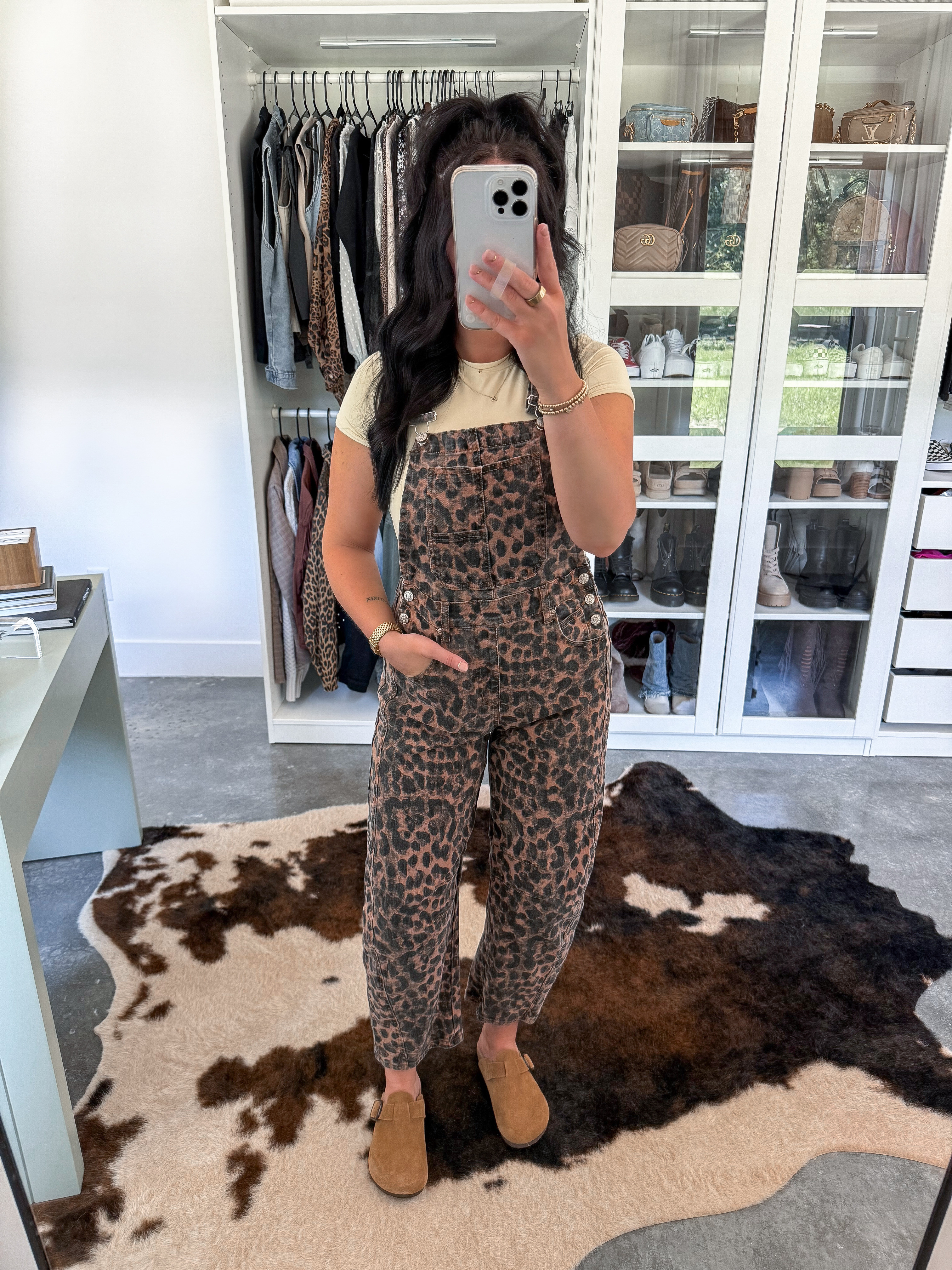 Teacher Outfit Idea 💛

Top - small (yellow color option)
Overalls - xs (leopard khaki option)

*Also linking a lightweight knit cardigan that you could layer over this look!

I have styled these leopard print overalls so many ways (& I have some more ways coming soon 😏) and I thought they would be so fun for my teachers as well! I styled it with this butter yellow short sleeve top (so soft and stretchy - the best basic!) and paired it with my amazon clogs! *You could also do some platform sandals if your school allows that!

 

 #LTKFindsUnder50 #LTKFindsUnder100 #LTKShoeCrush