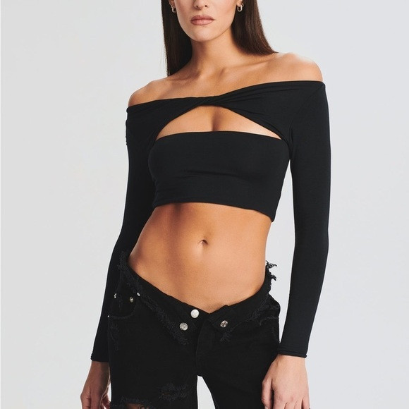 NWT Ser.o.ya Ellis Twist Front Crop Top in Black | Poshmark