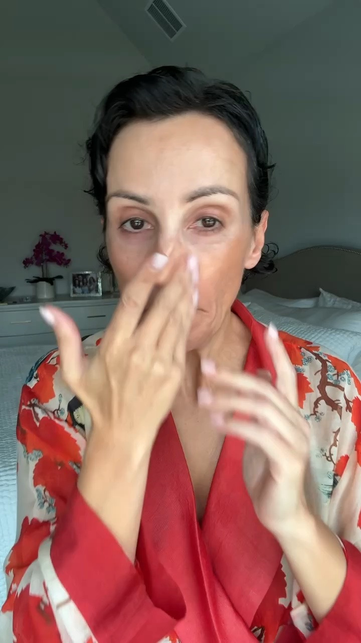 Natasha Denona hydrating primer serum is such a beautiful way to prep the skin before makeup. I love a product that combines hydration with the benefits of a primer, helping foundation apply more smoothly while keeping the skin looking fresh and radiant. Especially lovely for mature skin when you want a natural, healthy-looking finish without heavy makeup.

Natasha Denona primer, hydrating primer serum, makeup primer, hydrating makeup base, mature skin makeup, makeup over 50, glowing skin, radiant makeup, makeup prep, beauty essentials, hydrating skincare, stylewitheugenia