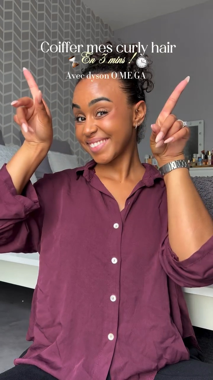 ✨ Merci à @dysonbeauty_fr de m’avoir envoyé ces produits✨🫶🏽

J’ai pu tester pour la première fois le spray et l’huile hydratante de la gamme Dyson Omega, et les utiliser pour ma coiffure du quotidien 🌸
Après mon shampoing et ma curly routine, mes boucles tiennent quelques jours… puis elles finissent par se relâcher 😅 Du coup, je passe à cette coiffure rapide, efficace et que je trouve super classe jusqu’à mon prochain shampoing !
Comme beaucoup d’entre vous m’avaient demandé comment je faisais, je vous montre tout dans cette vidéo !

(Ps : l’étiquette qui dépasse, c’est cadeau 😂😅 j’étais en plein haul juste avant).

*produit offert 

#DysonHair #DysonOmega #produitoffert #dyson