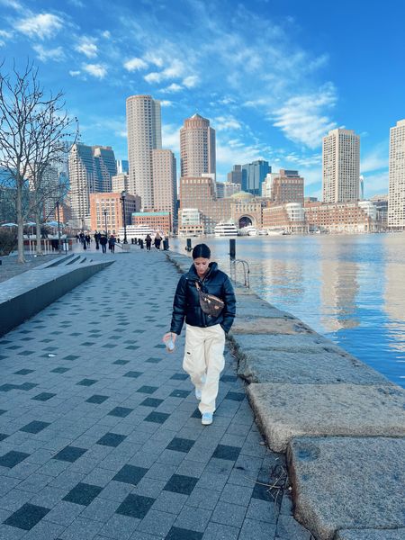 Baggy cargo pants & a faux puffer cropped jacket! 

#LTKfindsunder50 #LTKMostLoved #LTKstyletip