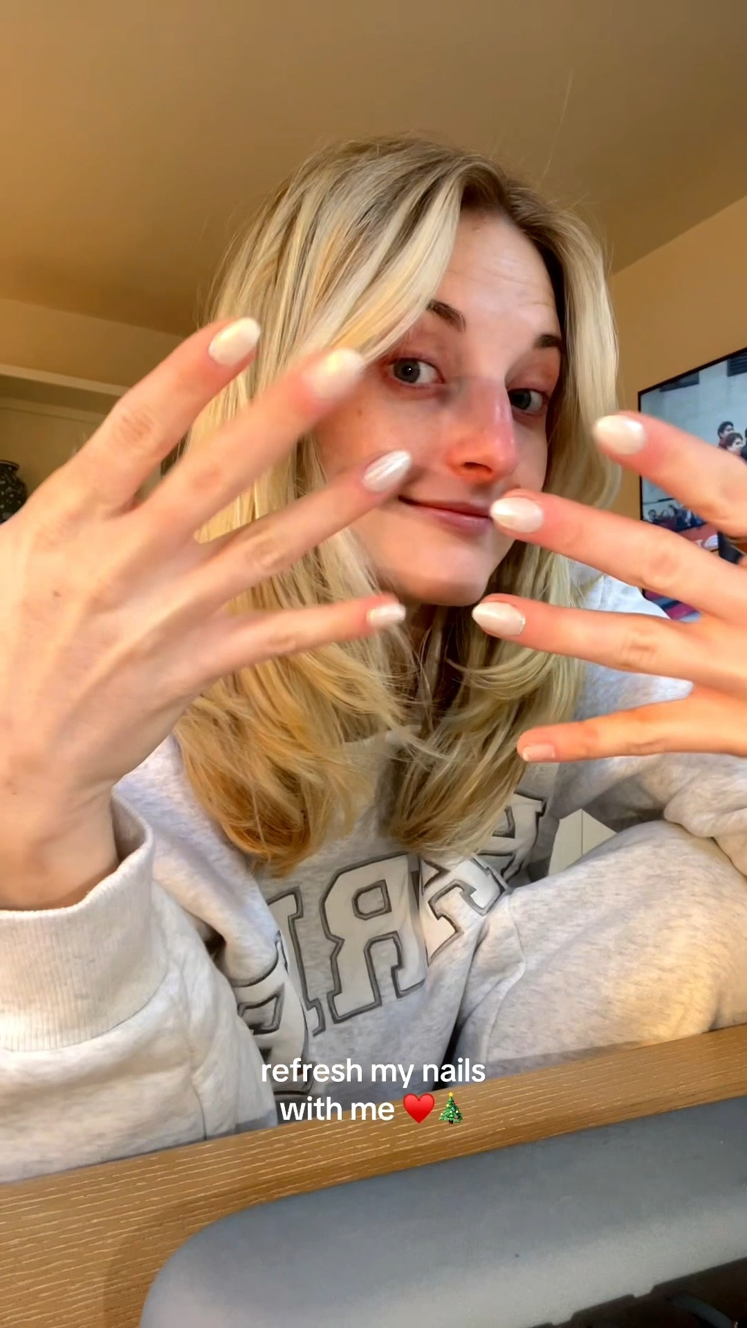 Christmas nails refresh♥️🎄

#LTKBeauty #LTKHoliday #LTKGiftGuide