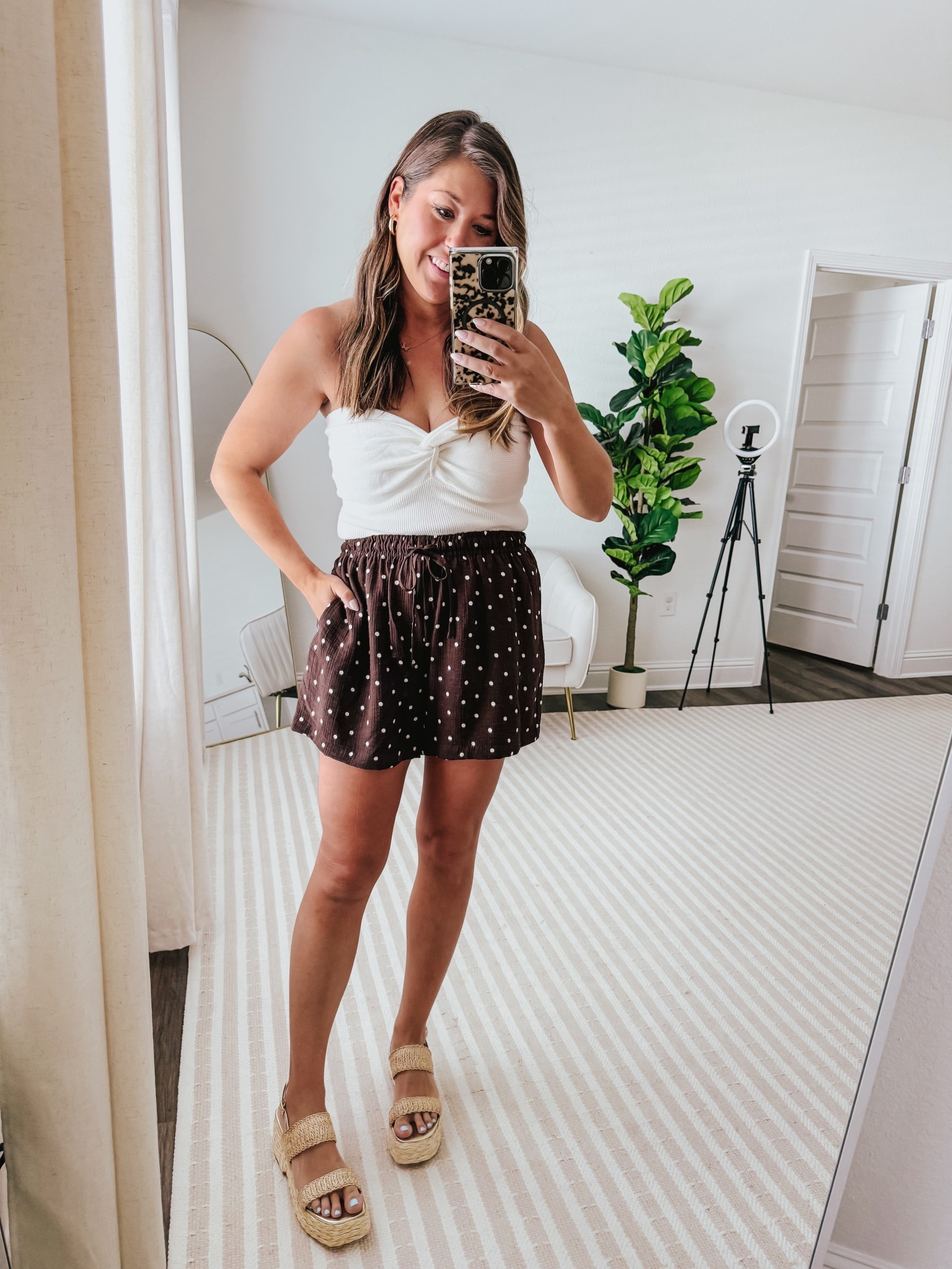 Spring outfit, linen shorts, polka dots 

Wearing mediums 