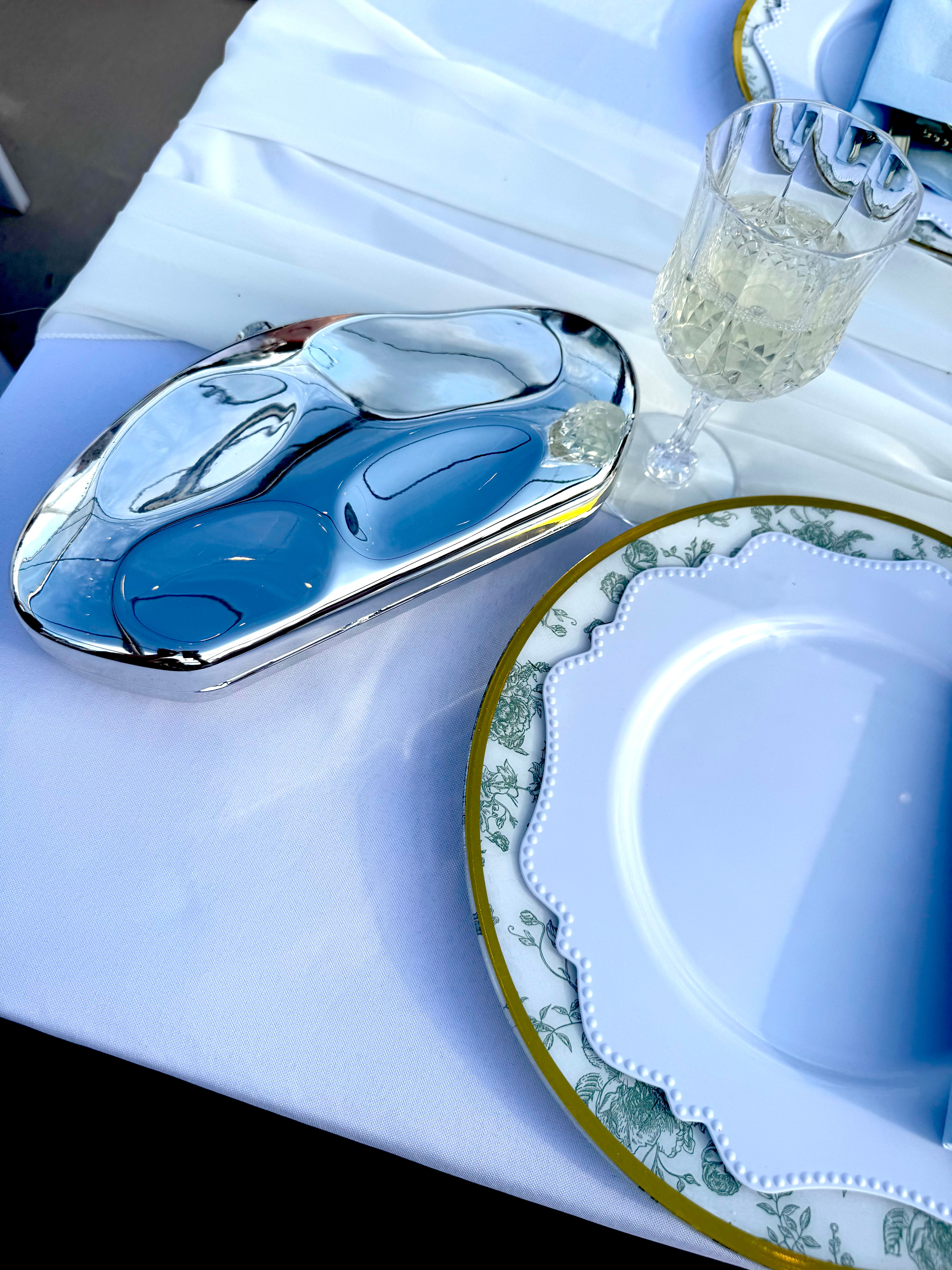 The only wedding guest clutch you need this summer is this $35 metallic clutch from Amazon. I carried it last weekend and also bought gold! 

 #LTKWedding