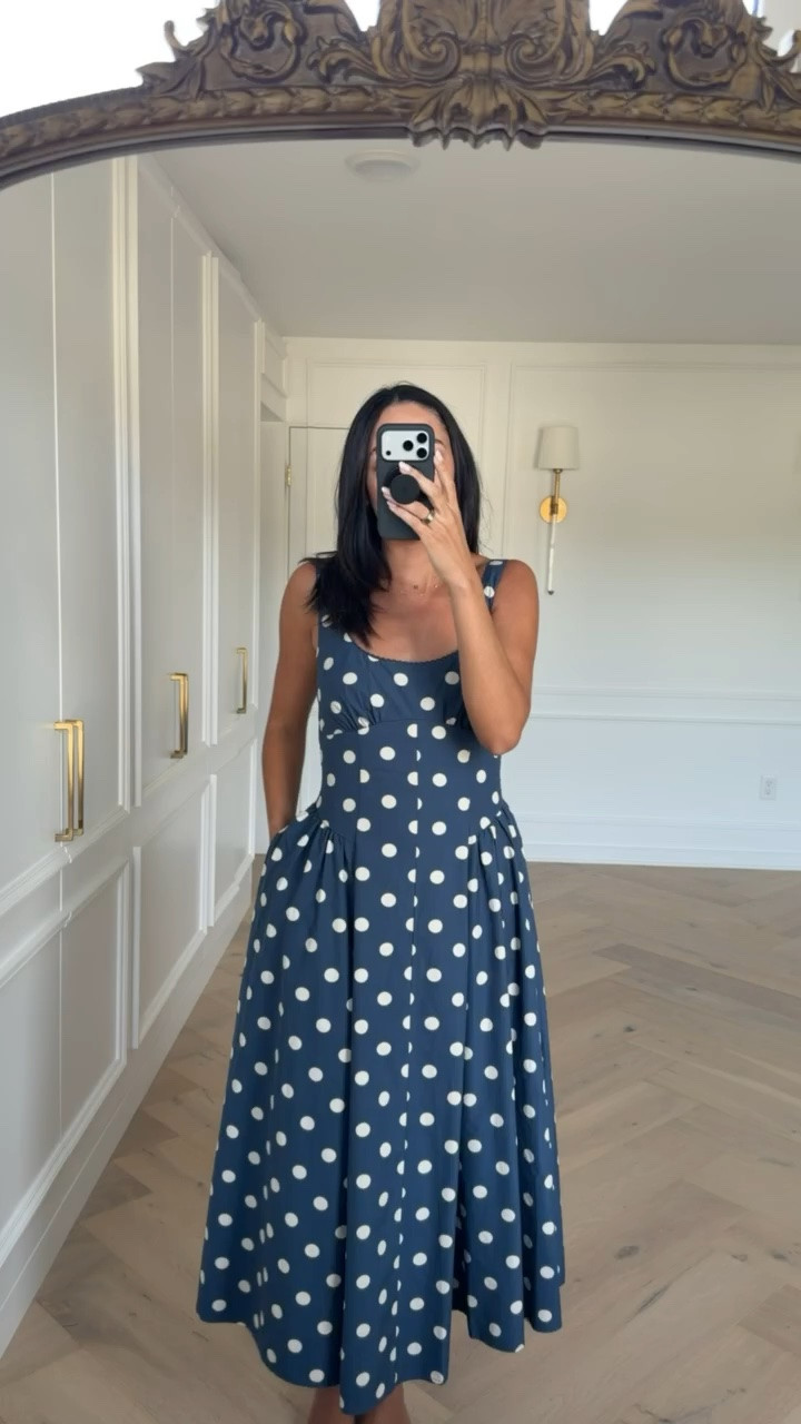 20-40% OFF almost everything at Abercrombie!! This dress is so flattering plus it has built-in padding, adjustable straps, and pockets!! Wearing size S cotton midi dress - I’m 5’8” for reference 

Summer outfit, summer fashion, summer style, summer dress, mom outfit, postpartum outfit, vacation outfit, travel outfit, 4th of July outfit, July 4th outfit, Abercrombie sale

#LTKSaleAlert #LTKSeasonal