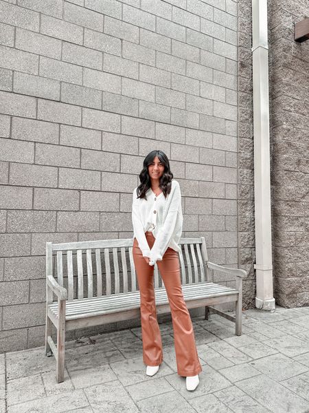 I’ll be wearing this @walmartfashion outfit on repeat this fall 🔁🍂✨

Everything is under $40, I’ll link it in my bio & here:  #walmartpartner #walmartfashion 