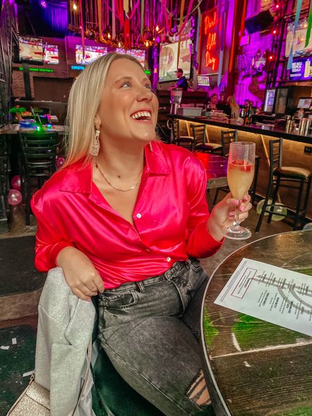 Just a basic b at a basic brunch! 🥂🧇 
Satin shirt comes in 16 colors! 