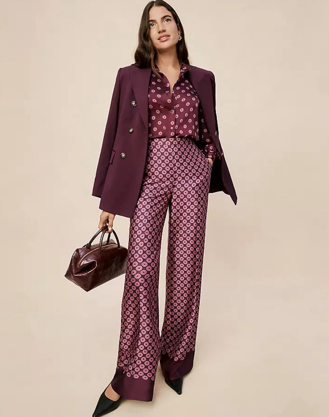 Back in stock! Ann Taylor silly pants either structure of side zipper and pockets. I size down 