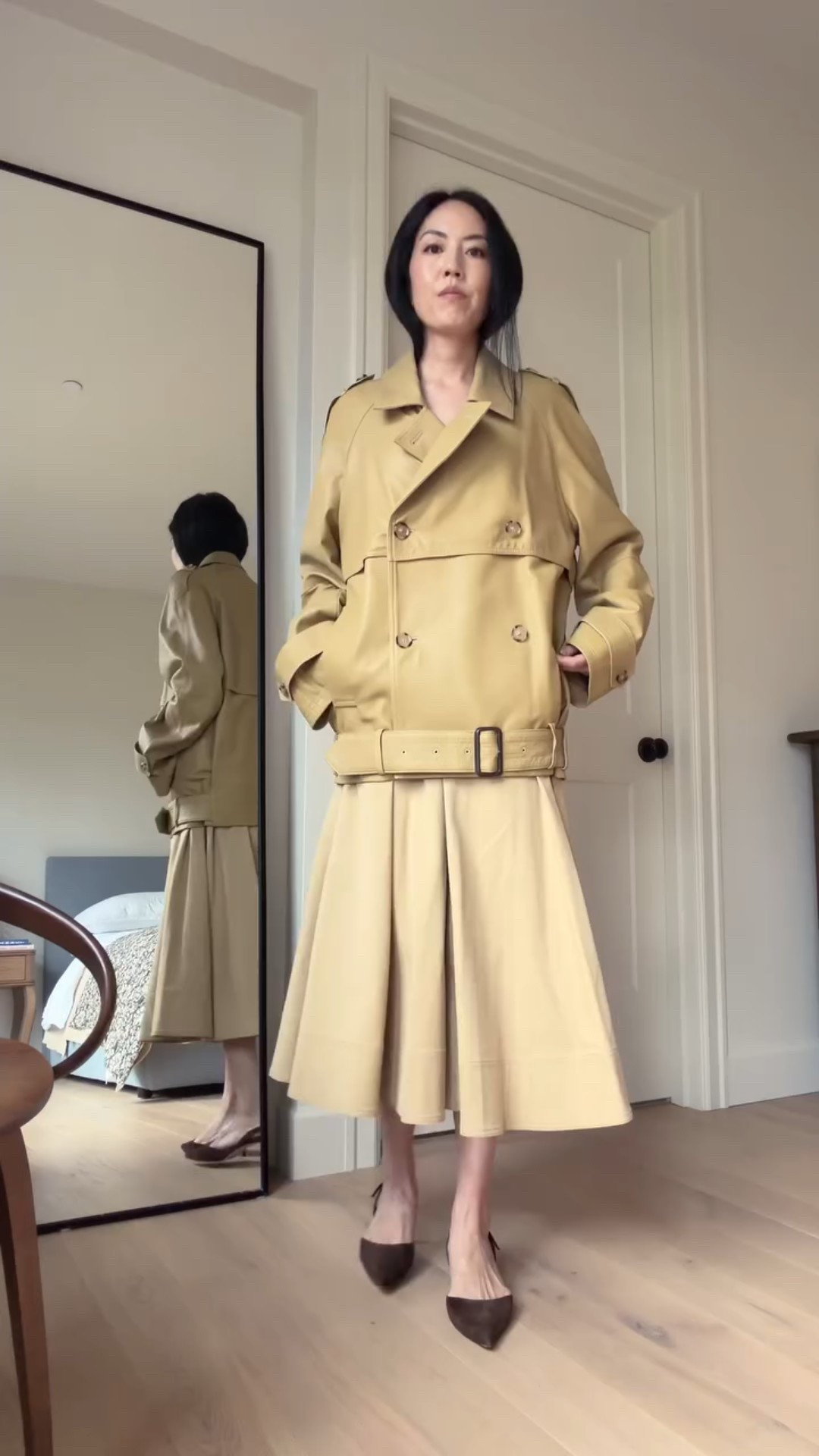 Exact styles linked here:
Cropped trench coat
Midi skirt
Heels
Trousers
Jeans

#classicstyle
#winteroutfit
#elegantstyle
#outfitinspiration
#GNOoutfit

#LTKvlog #LTKootd #LTKgrwm