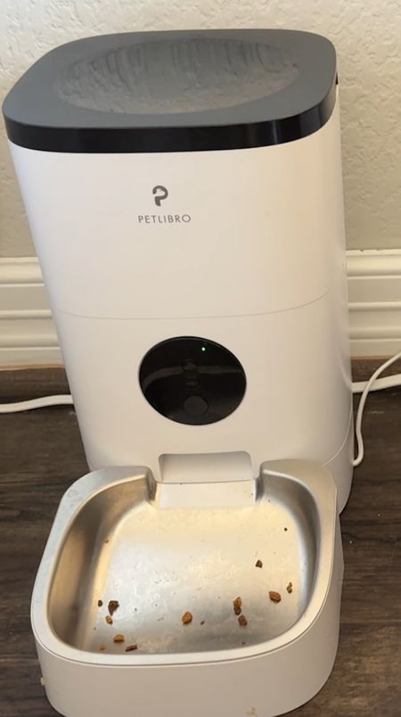 This petlibro automatic pet feeder is great! It connects to your phone where you can control and regulate your pets feeding times 

#LTKFindsUnder100 #LTKHome #LTKVideo
