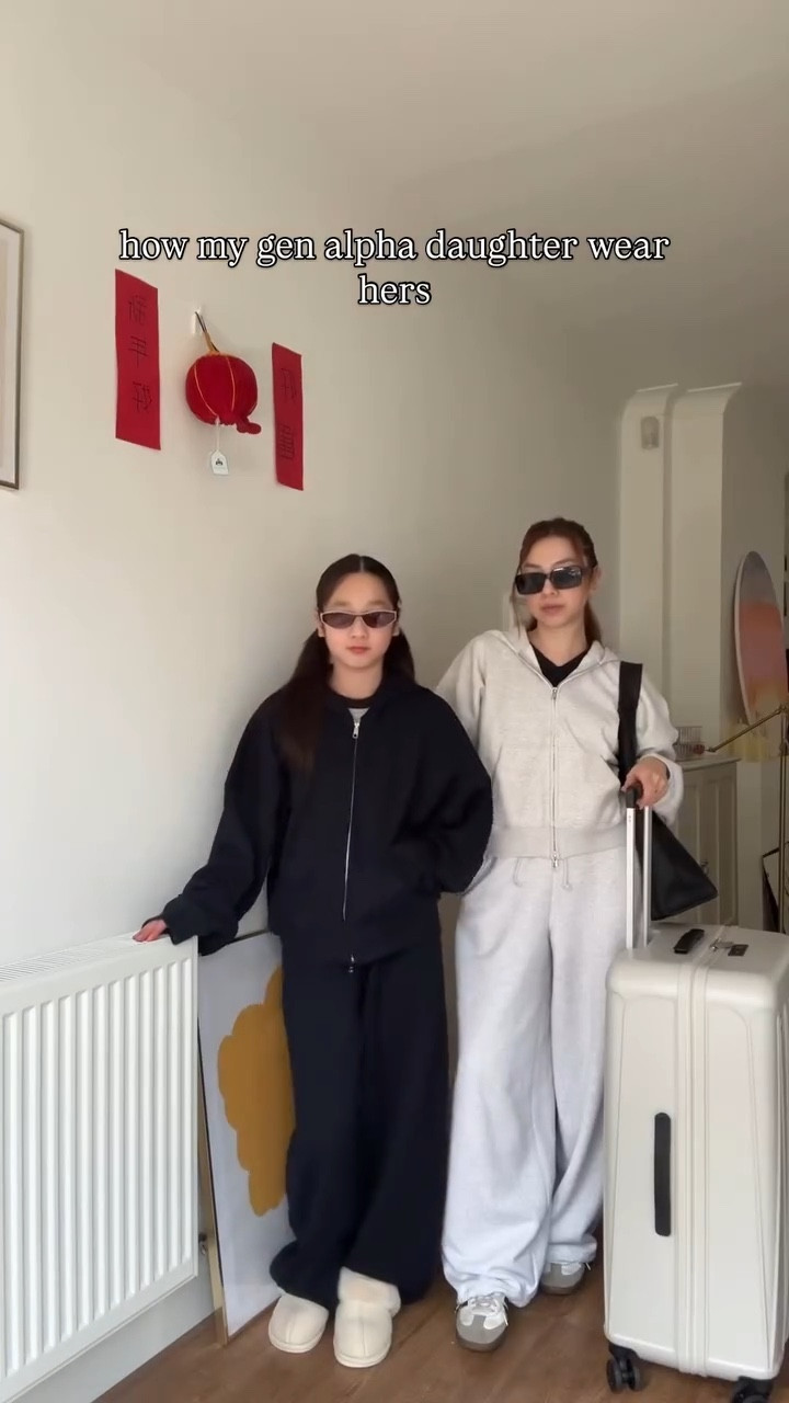 which one do we like

oversized hoodie and trousers @bershka
#ootd#grwm#airportoutfit#cozy#motheranddaughter