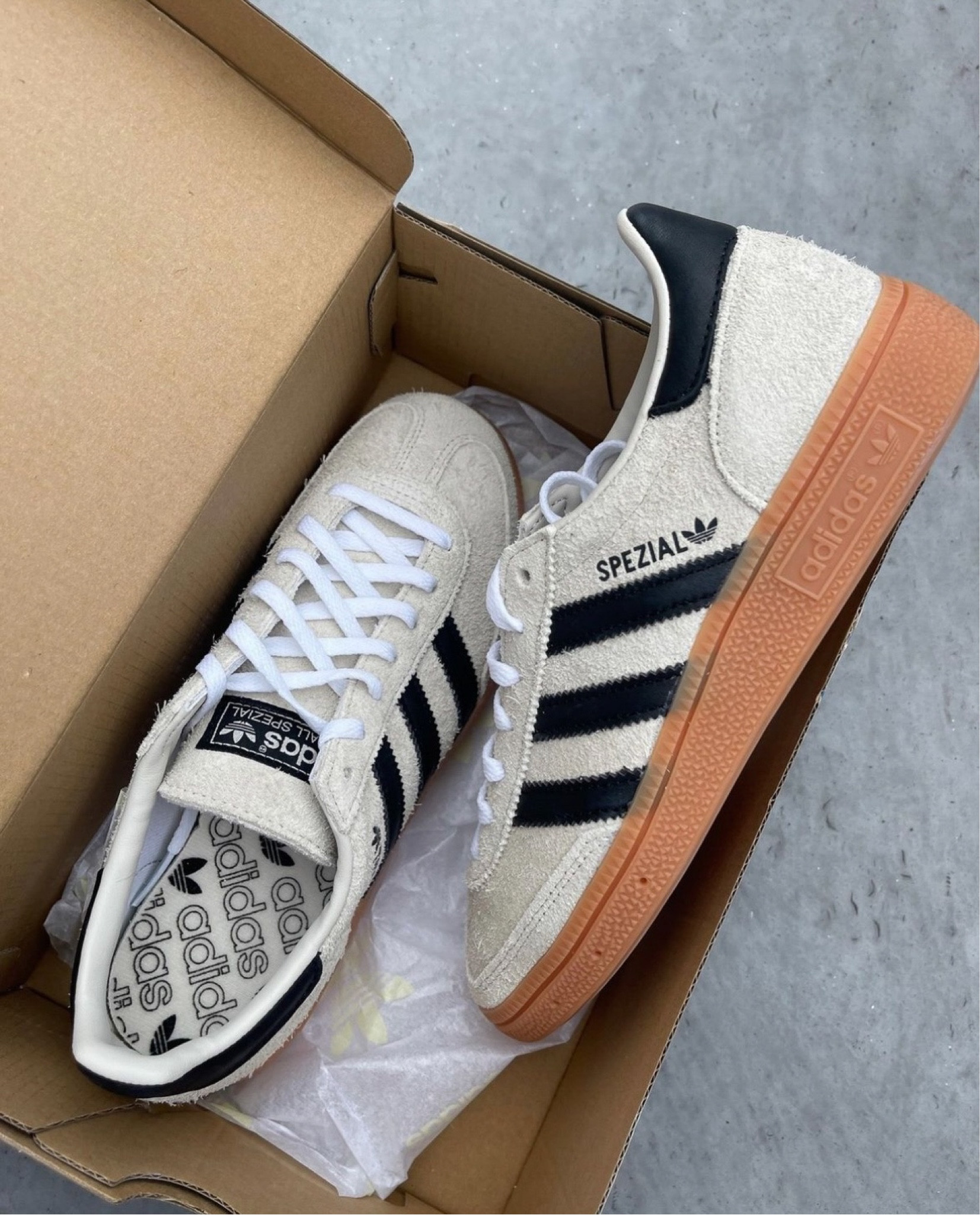 Adidas OG trainer: adidas originals sambas in beige/black

#adidassambas
#adidasshoes
#springshoes

#LTKSeasonal #LTKstyletip #LTKfindsunder100