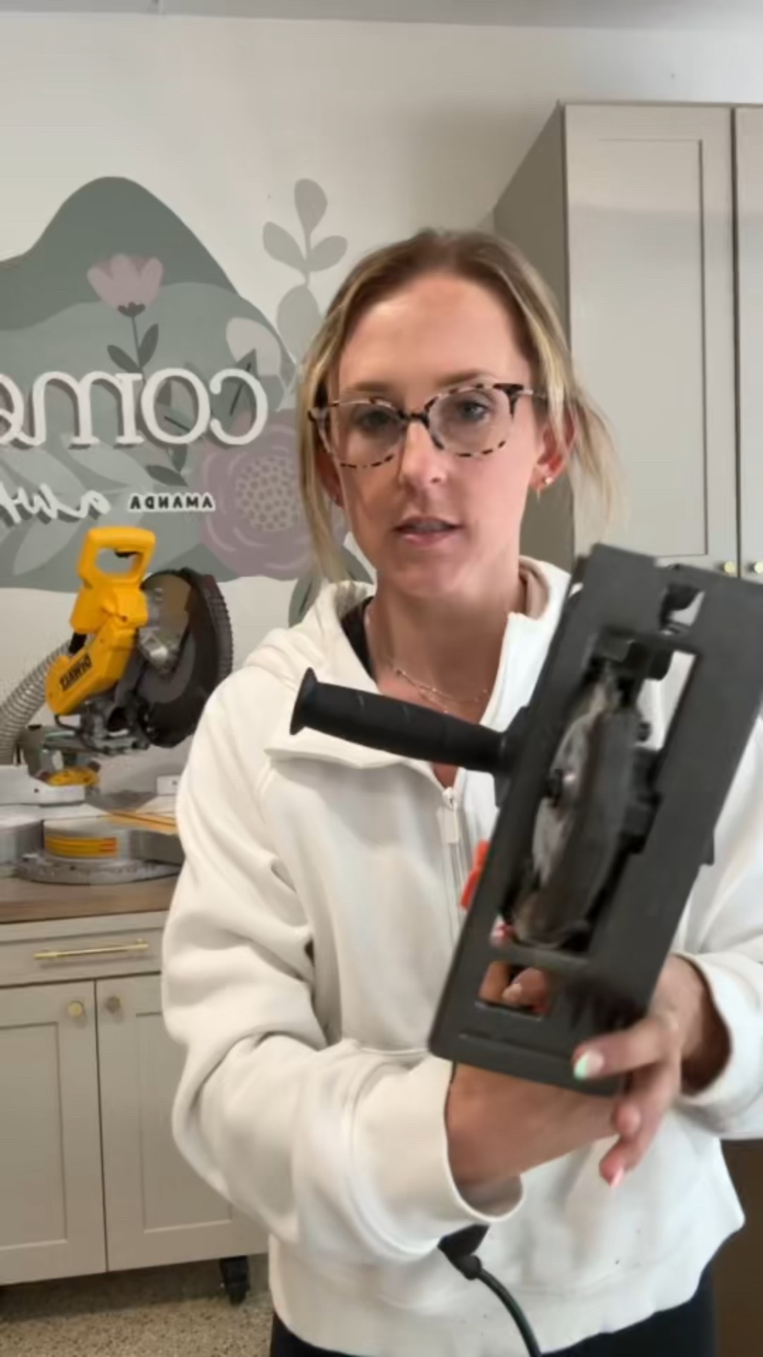 This handheld circular saw is SO much easier to use!!

DIY Projects | Tools | Circular Saw

Come Stay Awhile, Amanda Vernaci