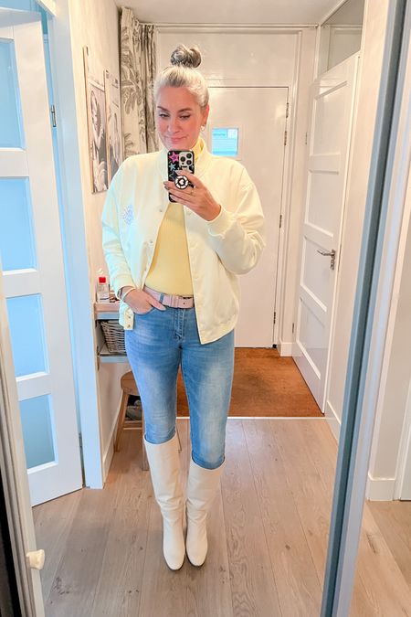Ootd - light yellow turtleneck under a light yellow satin bomber (Shoeby, can’t link), blue skinny jeans and beige tall boots (old).



#LTKmidsize #LTKstyletip #LTKover40