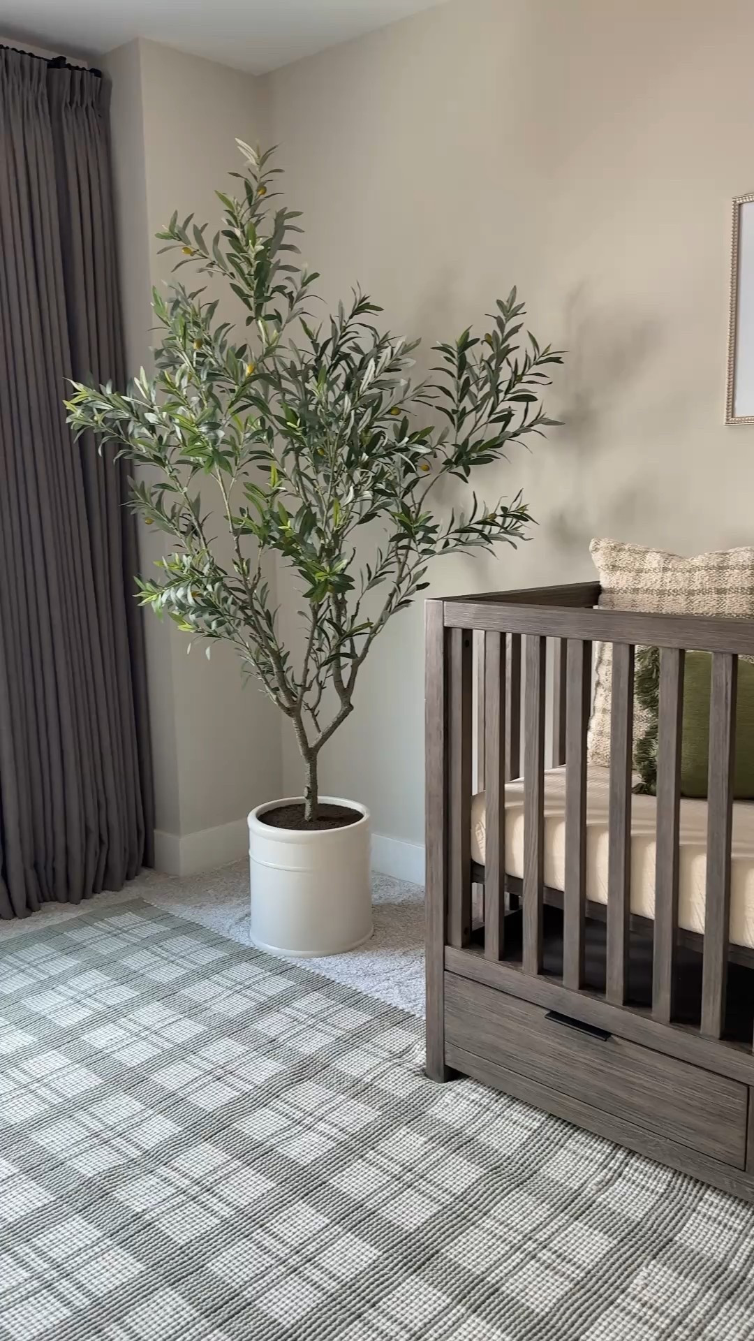 New Loloi x Joanna Gaines collection! 

@loloirugs @magnolia @joannagaines #joannagainesxloloi

#LTKHome #LTKSaleAlert