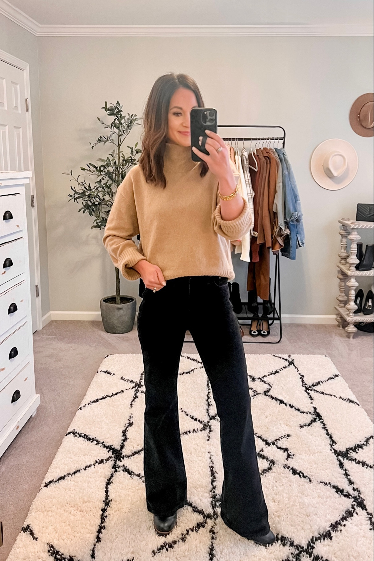 Favorite cashmere sweater from everlane and jeans on major sale from madewell 

#LTKFind #LTKsalealert #LTKunder100