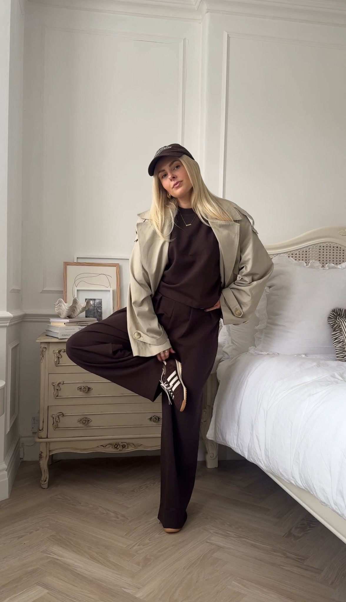 Autumn loungewear set 

Tracksuit, chocolate brown, trench coat, adidas SL 72

#LTKtravel #LTKautumn